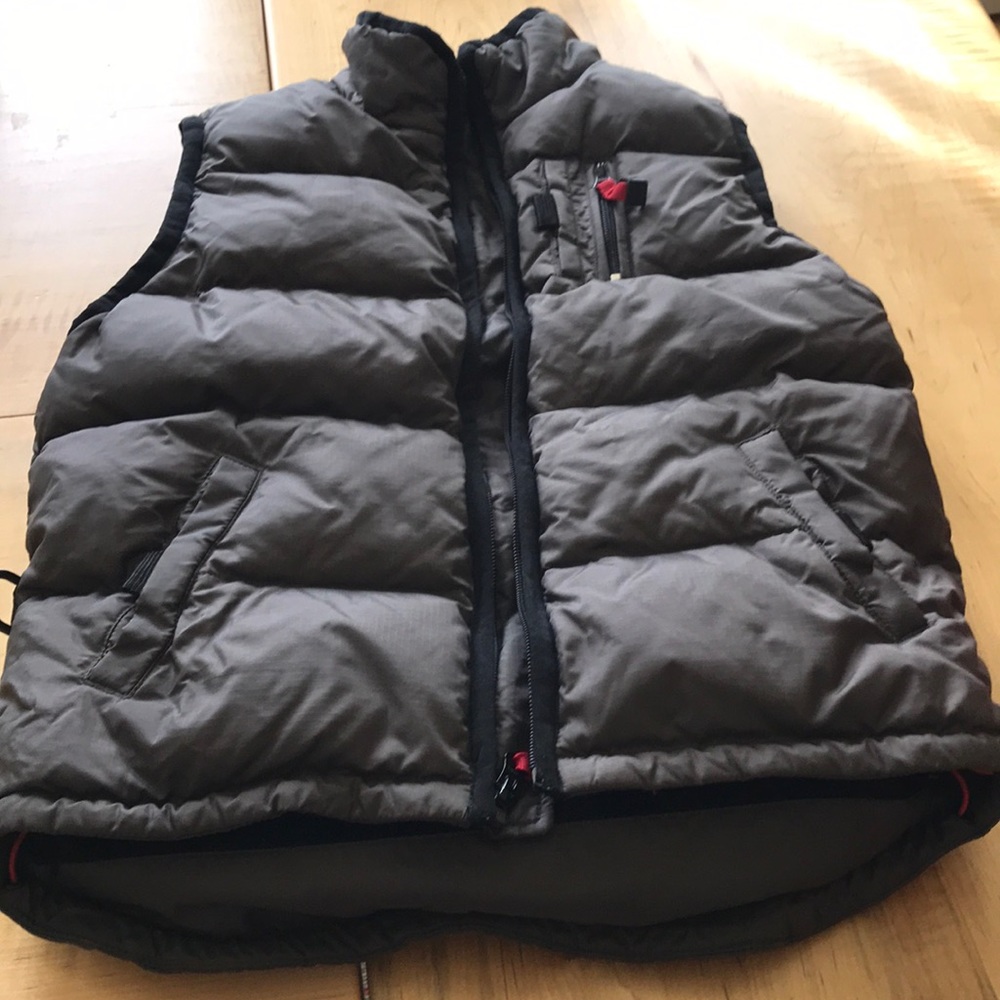 Kid’s puffy Gap vest